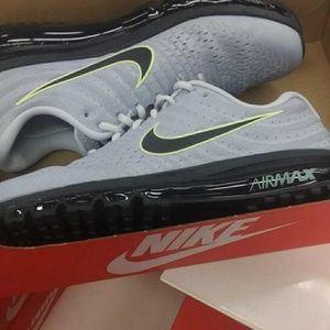 Nike 2017 air max mens size 12
